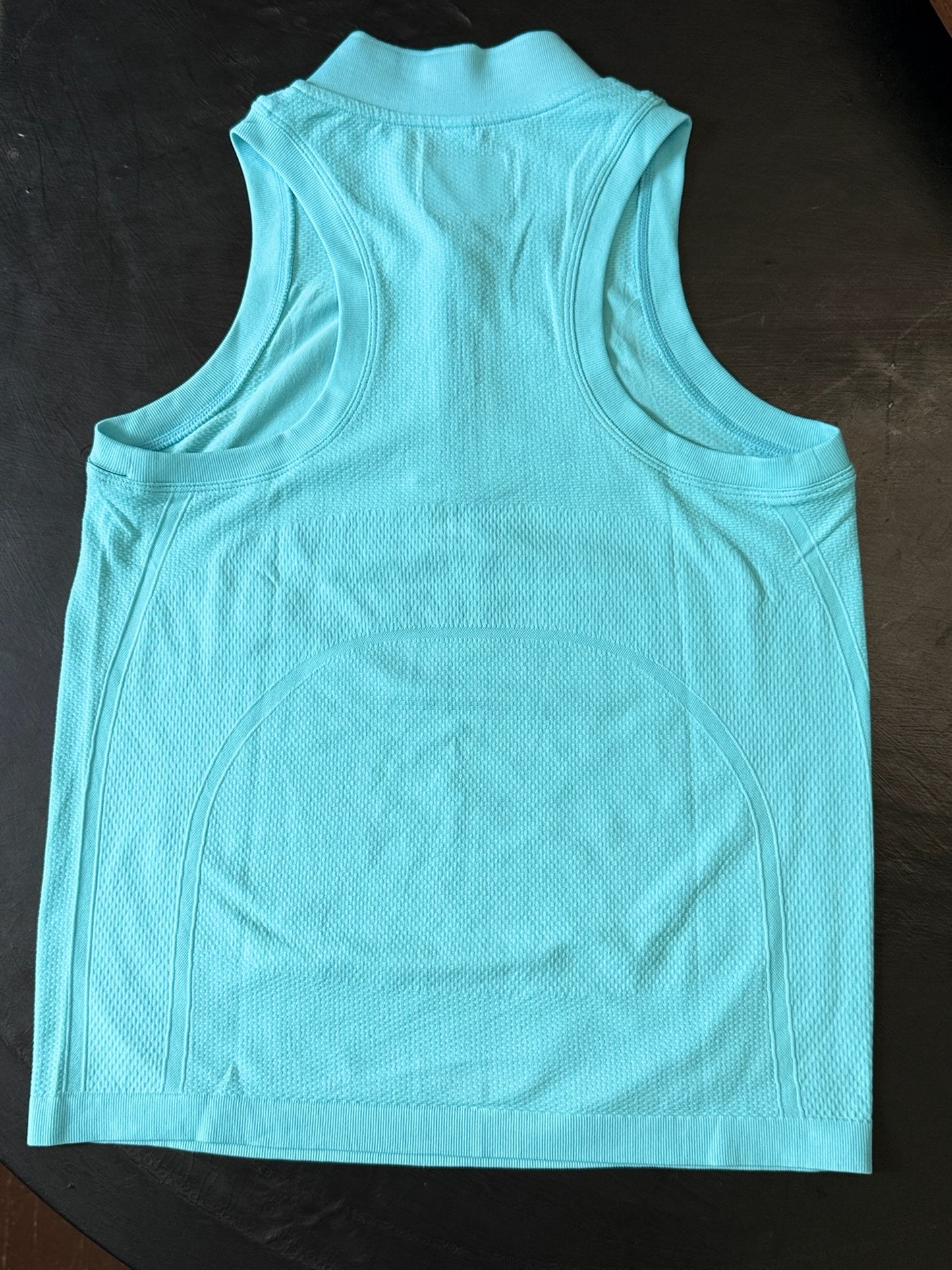 Seamless Textured Sleeveless Polo
